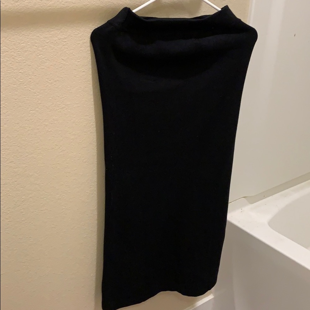 Black knitted skirt